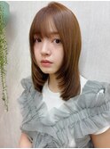 レイヤー ミディアムヘア ナチュラルブラウン 顔まわり