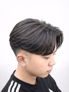 エイトメン 池袋東口店(EIGHT MEN) 【毛流れセンターパート】刈り上げスタイル