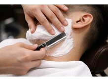 【全スタッフ理容師免許保有】第一印象UP間違いなしの眉カット＆シェービング