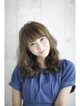 ループス(Roops) 大人かわいい無造作セミディカール[Roops表参道・南青山]