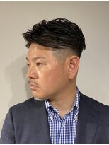 カッコいい大人ツーブロック　スーツに似合う髪型