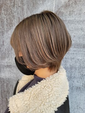 ビグディーサロン(BIGOUDI salon mukonosou) フェザーショート×ハイトーン×ミルクティベージュ