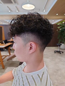 ビスポーク(BESPOKE) すっきりしてるのにソフトな雰囲気が◎秋冬のスペインカール