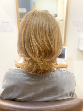 フリージア(freesia) 30代40代50代/ミディアムヘア/斜めバング