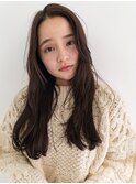 無造作なウェーブがお洒落な雰囲気を演出。美しい髪の動きを。