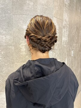 ピークアブー 原宿ハラカド(PEEK-A-BOO) ヘアセット お呼ばれヘア まとめ髪 タイトヘア 結婚式ヘア 金箔