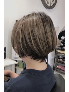 ドゥ スタイル 三国ヶ丘店(Duex Style) ツートンコントラスト ×白髪ぼかしデザインカラー ×ショート