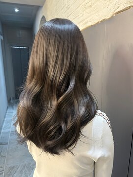 バレット 表参道(VALETTE) ベースをつくるオリーブグレージュ