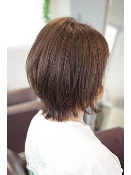 イズミー(is me.) ミディアムボブ