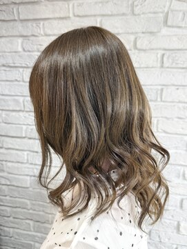 クオリス 赤塚店(QUALIS) 秋の透明感◎オリーブベージュ×フェイスレイヤーミディアム艶髪