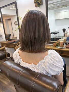 ヘアーサロン ラフリジー(Loufreasy) 肩ではねる長さを活かしたおしゃれな外ハネボブ