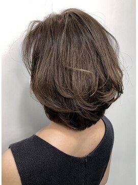 ニチカ 銀座(NYCKA) 美！シルエット大人ボブ×白髪ぼかしハイライトカラー