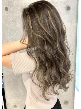 スウィープ 平尾(sweep) 【豊塚】白髪をぼかすシルバー系の立体感ハイライトカラー