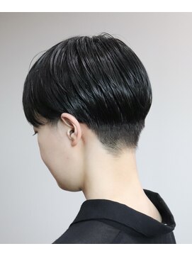 ウィスカーヘアー(whisker hair) 刈り上げフレンチショート　ブルーブラック