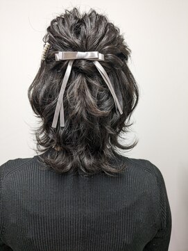 ビューティック ハラジュク(Hair&Make Beautique Harajuku) 外ハネのねじりハーフアップ