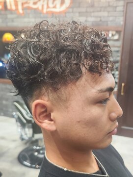 スリーセント 栄(3/cent) スパイラルパーマ/ツーブロック/七三サイドパート