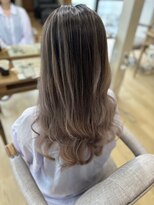 ミラシィ 成田(Mirashy)&nbsp;ハイライトカラーミルクティーベージュレイヤーカット