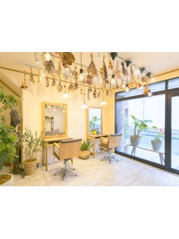 落ち着いた雰囲気の店内と丁寧な施術が魅力のプライベートサロンです。心のこもった丁寧な接客で安心です。