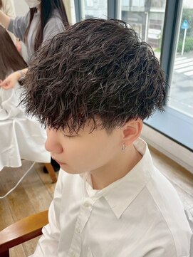 ネオリーブ クーロ メゾン 横浜(Neolive curro Maison) 波巻きスパイラル×ツイスパ　フェザーパーマ MEN’S HAIR