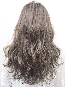 ミッテル(mittell) 外国人風ロングのウェーブヘアmittell】