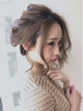 アグ ヘアー トロワ 加古川店(Agu hair trois) 後れ毛がかわいい☆ラフめなアップ