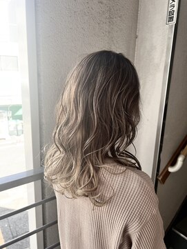 ブロッサム 北浦和店 バレイヤージュハイライトブリーチダブルカラー髪質改善北浦和