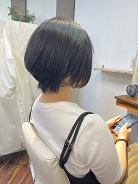アトリエアルシュ(atelier ARCHE) ヘアドネーションでロングヘアをショートボブに