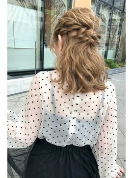 リア 大阪梅田(Ria) ～ミルクティーべージュ　ハーフアップ～【Ria 大阪 梅田】