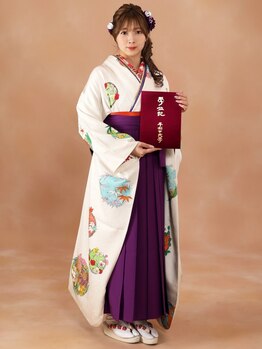 芦屋かわはらの写真/人生の節目をお迎えになる皆様へ。当店特選振袖、訪問着に帯や袴を合わせ格調高い装いでお出かけ下さいませ