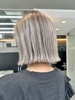 カケル(×.)&nbsp;ハイトーンボブ/ベージュカラー