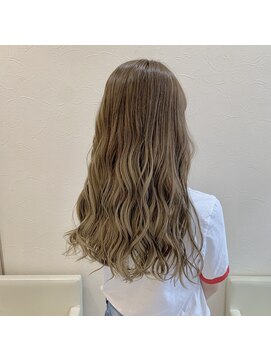 アッシュ 北千住店(Ash) ホワイトミルクティーカラー