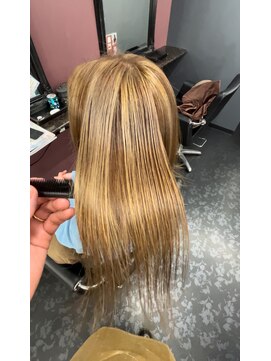 アイズ 渋沢(AIZU) 馴染ませ白髪ぼかしハイライト