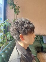 イネス(Ines)&nbsp;波巻きパーマ　マッシュウルフ