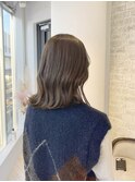オリーブベージュ×ミディアムボブ