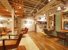 ラックスビー マハロ 江坂駅前店(LUXBE MAHALO)の雰囲気（hawaiiをイメージした自慢の店内♪）