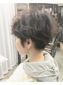 マッシュショートにくせ毛パーマ