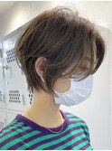 大人かわいいショートボブ カーキグレージュ フェザーバング