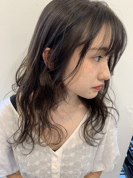 ペイジバイネオリーブ 吉祥寺店(Paige by Neolive) アッシュベージュ