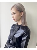 パツっとボブ × ホワイトベージュ