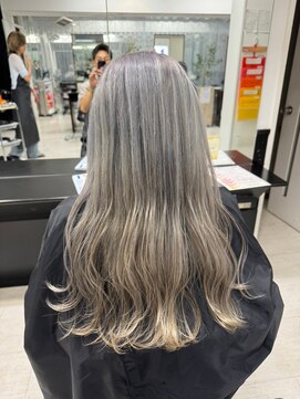 アイズ 本厚木(AIZU) ハイトーンカラー　ホワイトベージュ