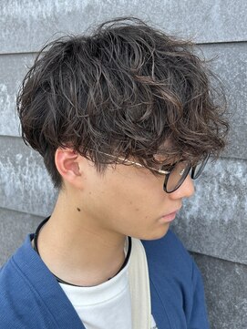 ヒュイル バイ ニアウ(Hwyl by Niau) メンズマッシュツーブロックシャドウパーマニュアンスパーマ眉毛