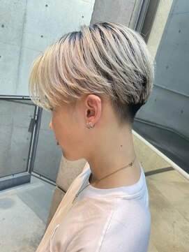 イーラ(era) センターパートパーマ/メンズ/刈り上げ/眉毛/ツイスト