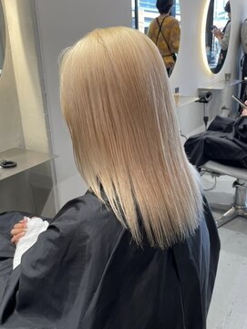 ソル ジングウマエ(SOL JINGUMAE) ハイトーンカラー顔周りレイヤーカットデザインカラーベージュ