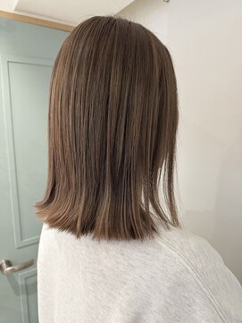 プラスワン 自由が丘(+ONE) オリーブベージュ切りっぱなしボブ