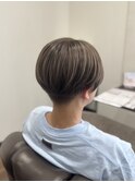 刈り上げショート × オリーブベージュ