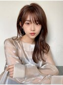 20代に人気!顔周りの後れ毛がかわいいシャギーレイヤーロング
