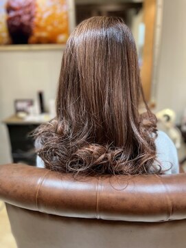 みかえりびじん 高坂店 ロングフンワリ巻き髪スタイル