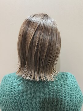 ベアーフルート 恵比寿店(BearFruit) 切りっぱなし外ハネボブ　×　グレージュハイライト