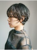 ショートボブに緩めのパーマをかけた