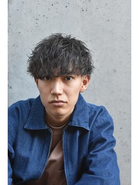 カーニー 上野(kearny) ツイストスパイラルパーマ縦落ちパーマメンズ波巻きパーマ